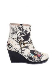 Streetfly Botki w kolorze biało-czarnym rozmiar: 38. Białe botki Streetfly, bez wzorów, z materiału, eleganckie, bez obcasa, na koturnie, bez zapięcia. Za 195.31 zł.