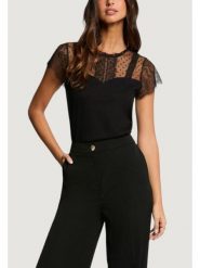 Morgan Bluzka 261-DAPHNE Czarny Regular Fit. Czarne bluzki Morgan, m, bez wzorów, z syntetyku, bez kołnierzyka, bez ramiączek. Za 149.99 zł.