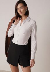 Czarne Spódnico-Szorty z Wysokim Stanem Zdobione Rozcięciem Crethoesa. Czarne szorty Born2be, z aplikacjami, z materiału. Za 79.99 zł.