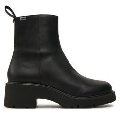 Botki Camper. Czarne botki Camper, bez wzorów, bez obcasa, na słupku, bez zapięcia. Za 719.99 zł.