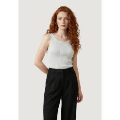 Bezrękawnik Kobieta ONLY Onlanna Sl Glitter Revers Rib Top Knt. Żółte topy ONLY, l, bez wzorów, z materiału, eleganckie, bez kołnierzyka, bez ramiączek. Za 153.65 zł.