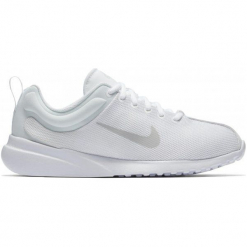 Nike Obuwie Damskie Superflyte Shoe White Pure Platinum-White 40. Buty treningowe marki Nike. W wyprzedaży za 215.00 zł.