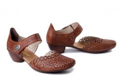RIEKER 43753-22 brown, czółenka damskie. Brązowe czółenka Rieker, na lato, bez wzorów, bez obcasa, bez zapięcia. Za 263.92 zł.