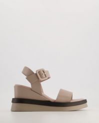 SANDAŁY NA KOTURNIE 9816 706 VIZON. Sandały Venezia, bez wzorów, ze skóry, bez obcasa, na koturnie, bez zapięcia. Za 239.00 zł.