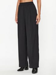 Samsøe Samsøe Spodnie materiałowe Julia F23100048 CLR000021 Czarny Relaxed Fit. Czarne spodnie materiałowe Samsøe & Samsøe, bez wzorów, z materiału. Za 649.99 zł.