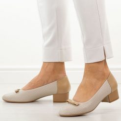 Beżowe ażurowe czółenka damskie na obcasie M.Daszyński Sa200-17. Brązowe czółenka M.Daszyński, na jesień, z aplikacjami, z materiału, eleganckie, bez obcasa, na obcasie, bez zapięcia. Za 179.00 zł.