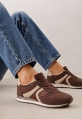 Brązowe Sneakersy Casual z Imitacji Zamszu z Geometrycznymi Wstawkami na Boku Sadiqa. Brązowe buty sportowe lifestyle Renee, bez wzorów, z jeansu, casualowe, przed kostkę, bez zapięcia. Za 119.99 zł.