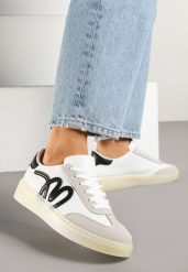 Białe Sneakersy Kultowe Tenisówki Zdobione Abstrakcyjną Aplikacją Fendiva. Białe trampki Renee, z aplikacjami, z jeansu, eleganckie, bez zapięcia. W wyprzedaży za 67.99 zł.