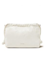 Calvin Klein Jeans Torebka Drawstring Crossbody26 LV04K3060G Écru. Torebki klasyczne Calvin Klein Jeans, bez wzorów, z jeansu, bez dodatków. Za 259.99 zł.