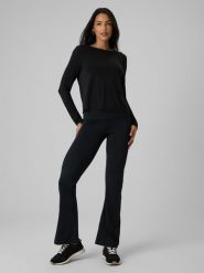 4F Legginsy z rozszerzanymi nogawkami damskie - czarne XS. Czarne legginsy 4f, bez wzorów, z dzianiny, eleganckie. Za 129.99 zł.