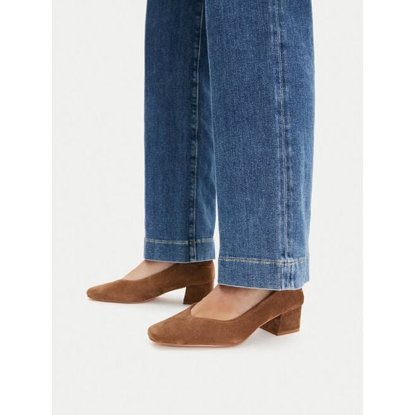 Czółenka Lasocki. Brązowe czółenka Lasocki, bez wzorów, bez obcasa, bez zapięcia. Za 159.99 zł.