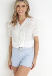 Biała Koronkowa Koszula z Krótkim Rękawem Cherina. Białe koszule Born2be, m, z aplikacjami, z koronki, bez kołnierzyka, bez ramiączek. Za 179.99 zł.