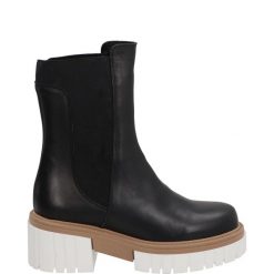 SKÓRZANE BOTKI F164 VIT NERO. Botki Venezia, bez wzorów, ze skóry, bez obcasa, bez zapięcia. Za 199.00 zł.