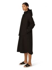 Ilse Jacobsen Płaszcz przeciwdeszczowy w kolorze czarnym rozmiar: 34. Czarne kurtki przeciwdeszczowe Ilse Jacobsen, bez wzorów, bez kaptura, outdoorowe. Za 304.99 zł.