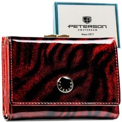 Średniej wielkości, lakierowany czerwony portfel damski wykonany ze skóry naturalnej i ekologicznej - Peterson. Czerwone portfele Peterson, bez wzorów, z lakierowanej skóry. Za 124.99 zł.