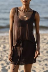 Mini spódniczka z wiskozy w kolorze COFFE SHAKE - MEGAN. Brązowe spódnice Marsala, bez wzorów, z nylonu, eleganckie, mini, dopasowane. W wyprzedaży za 62.97 zł.