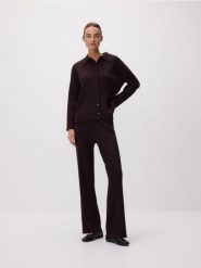 Prążkowany kardigan z kołnierzykiem - brązowy. Brązowe swetry Reserved, l, bez wzorów, z dzianiny, bez ramiączek. Za 129.99 zł.