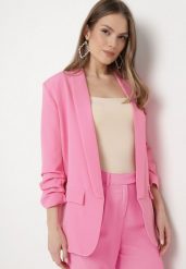 Różowa Marynarka Bez Zapięć z Ozdobnym Marszczeniem i Imitacją Kieszeni Phelotis. Czerwone marynarki i żakiety Born2be, l, z aplikacjami, z tkaniny, eleganckie, bez ramiączek. W wyprzedaży za 84.99 zł.