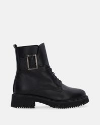 CZARNE BOTKI Z KLAMRĄ 4121 PELL NERO. Czarne botki Venezia, bez wzorów, ze skóry, bez obcasa, bez zapięcia. Za 299.00 zł.