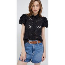 Desigual koszula bawełniana 22SWCW09 damska kolor czarny regular z kołnierzykiem klasycznym. Czarne koszule Desigual, s, bez wzorów, z bawełny, klasyczne, bez kołnierzyka, bez ramiączek. W wyprzedaży za 174.99 zł.