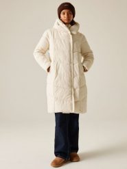 Regatta Płaszcz pikowany "Nurie" w kolorze kremowym rozmiar: 42. Brązowe płaszcze Regatta, bez wzorów, bez kaptura. Za 260.99 zł.