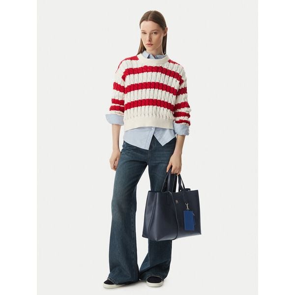 Torebka Tommy Hilfiger. Niebieskie torebki klasyczne Tommy Hilfiger, bez wzorów, klasyczne, bez dodatków. Za 699.99 zł.