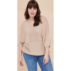 Sweter Damski Lovvi Plus Size Jasny Beż. Brązowe swetry blue shadow, na lato, plus size, w ażurowe wzory, z bawełny, sportowe, plus size, bez ramiączek. W wyprzedaży za 99.95 zł.
