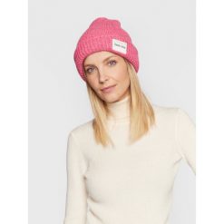 Czapka Tommy Jeans. Czerwone czapki zimowe Tommy Jeans, bez wzorów, z jeansu. Za 209.99 zł.