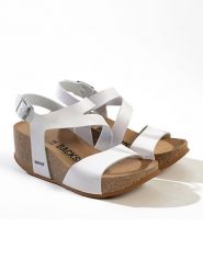 BACKSUN Sandały "Bolzano" w kolorze białym na koturnie rozmiar: 38. Białe sandały Backsun, bez wzorów, z materiału, z otwartym noskiem, bez obcasa, na koturnie, bez zapięcia. Za 173.99 zł.