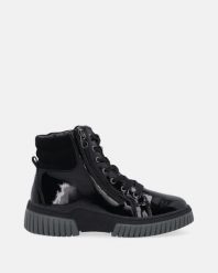 LAKIEROWANE SPORTOWE BOTKI OCZ23-37 BLK L. Botki Venezia, bez wzorów, z lakierowanej skóry, sportowe, bez obcasa, bez zapięcia. Za 269.00 zł.