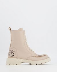 BEŻOWE BOTKI G1432201 BEIGE. Brązowe botki Venezia, bez wzorów, ze skóry, bez obcasa, bez zapięcia. Za 449.00 zł.