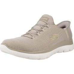 Buty SKECHERS SUMMITS-CLASSY NIGHT SLIP-INS Beżowy. Brązowe buty treningowe Skechers, bez wzorów, bez zapięcia, na fitness i siłownię. Za 336.99 zł.