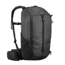 Plecak turystyczny Quechua MH100 20 l. Czarne plecaki QUECHUA, bez wzorów, z materiału, bez dodatków. Za 129.99 zł.