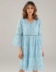 Niebieska ażurowa sukienka. Niebieskie sukienki Unisono, l, w ażurowe wzory, z bawełny, boho, bez kołnierzyka, bez ramiączek, mini. Za 239.00 zł.