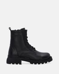 CZARNE SKÓRZANE WORKERY 93831 BLACK. Czarne botki Venezia, bez wzorów, ze skóry, bez obcasa, bez zapięcia. Za 229.00 zł.