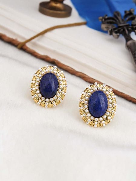 L'Atelier de Gaia Pozłacane kolczyki-wkrętki z lapis lazuli i perłami rozmiar: onesize. Niebieskie kolczyki L'Atelier de Gaia, z lazurytem, pozłacane. Za 88.02 zł.