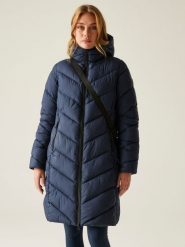Regatta Płaszcz pikowany "Anita" w kolorze granatowym rozmiar: 34. Niebieskie płaszcze Regatta, bez wzorów, bez kaptura. Za 231.13 zł.