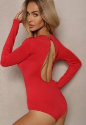 Czerwone Body z Wiskozą i Odkrytymi Plecami Riatria. Czerwone body i gorsety Renee, bez wzorów, z wiskozy, bez ramiączek. W wyprzedaży za 75.99 zł.