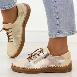 Złote skórzane półbuty damskie T.Sokolski 8207. Żółte półbuty wsuwane Sokolski, na jesień, bez wzorów, z jeansu, biznesowe, z okrągłym noskiem, bez obcasa, na płaskiej podeszwie. Za 319.00 zł.