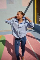 Kurtka z kapturem błękitna. Niebieskie kurtki MOODO, l, bez wzorów, z poliamidu, z kapturem. Za 179.99 zł.