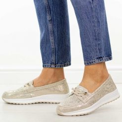 Złote ażurowe skórzane półbuty damskie Filippo Dp7651/26. Żółte półbuty wsuwane Filippo, na jesień, w ażurowe wzory, z jeansu, casualowe, z okrągłym noskiem, bez obcasa, na płaskiej podeszwie. Za 219.00 zł.