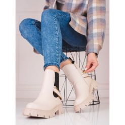 Beżowe sztyblety damskie z łańcuszkiem beżowy. Brązowe botki bez wzorów, bez obcasa, bez zapięcia. Za 246.94 zł.