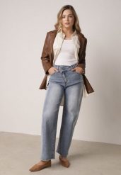 Niebieskie Bawełniane Jeansy Balloon z Asymetrycznym Zapięciem i Wysokim Stanem Evile. Niebieskie jeansy Born2be, bez wzorów, z bawełny, eleganckie, z podwyższonym stanem. Za 129.99 zł.