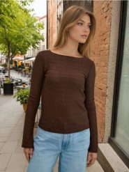 Strukturalna bluzka - brązowy. Brązowe bluzki Sinsay, l, bez wzorów, bez kołnierzyka, bez ramiączek. Za 35.99 zł.