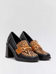 Bellucci Czółenka w kolorze jasnobrązowo-czarnym rozmiar: 39. Brązowe czółenka Bellucci, bez wzorów, klasyczne, bez obcasa, bez zapięcia. Za 110.55 zł.