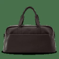Duża torba sportowa WINGS WILLOW BLACK. Czarne torby podróżne Wings, bez wzorów, z materiału, na ramię, duże. Za 259.90 zł.