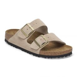 Damskie sandały zamsz ARIZONA. Brązowe sandały Birkenstock, bez wzorów, z materiału, klasyczne, bez obcasa, bez zapięcia. Za 486.00 zł.