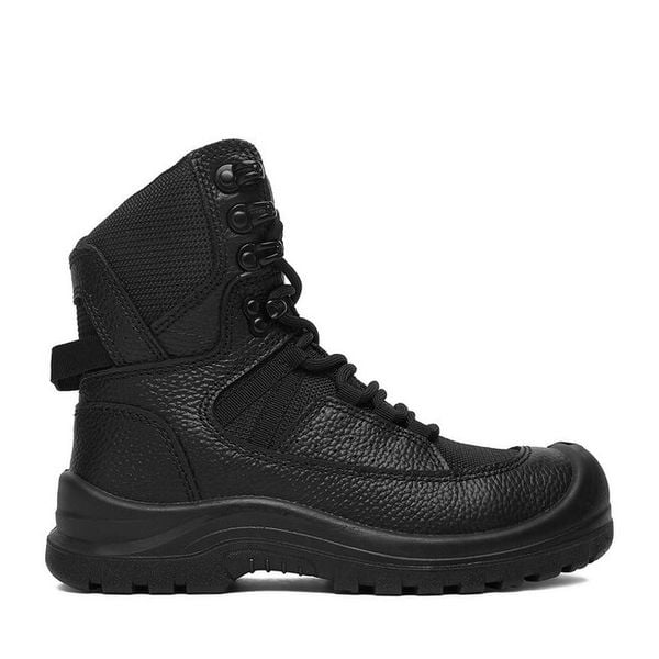 Trzewiki Hunter. Czarne botki Hunter, bez wzorów, bez obcasa, na płaskiej podeszwie, bez zapięcia. Za 349.99 zł.