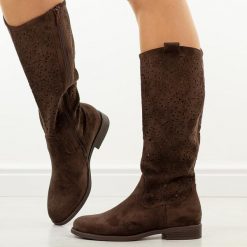 Brązowe ażurowe kozaki damskie S.Barski 8023. Brązowe kozaki S.BARSKI, na jesień, w ażurowe wzory, z zamszu, eleganckie, bez obcasa, na obcasie, bez zapięcia. Za 269.00 zł.