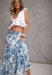 Niebieska Letnia Spódnica z Bawełny w Kwiaty Zdobiona Kaskadowymi Przeszyciami Mereros. Niebieskie spódnice Renee, m, z aplikacjami, z bawełny, boho, maxi, koszulowe. Za 99.99 zł.